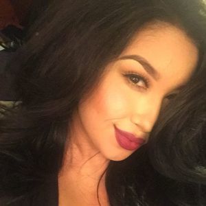 Meet your Posher, Anahi